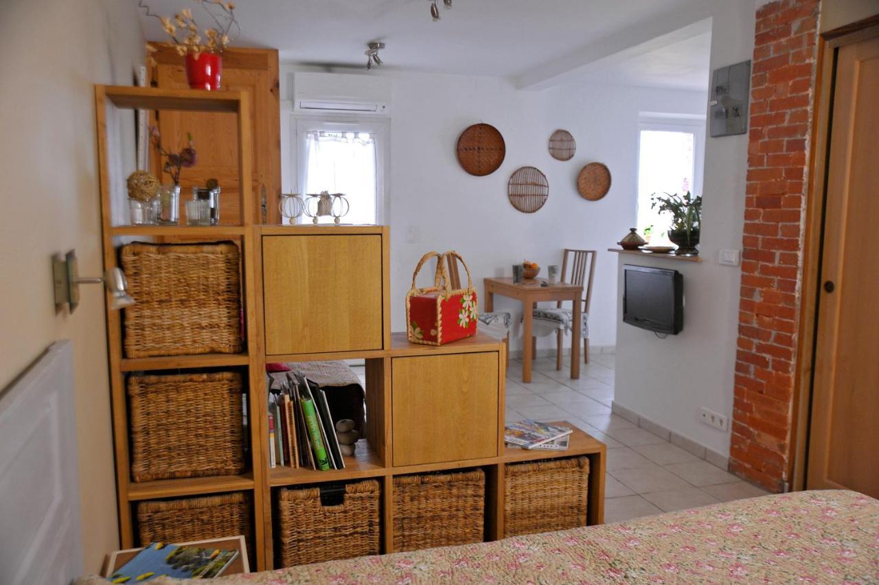 Bed And Breakfast La Maison De Nathalie Les Mayons Εξωτερικό φωτογραφία
