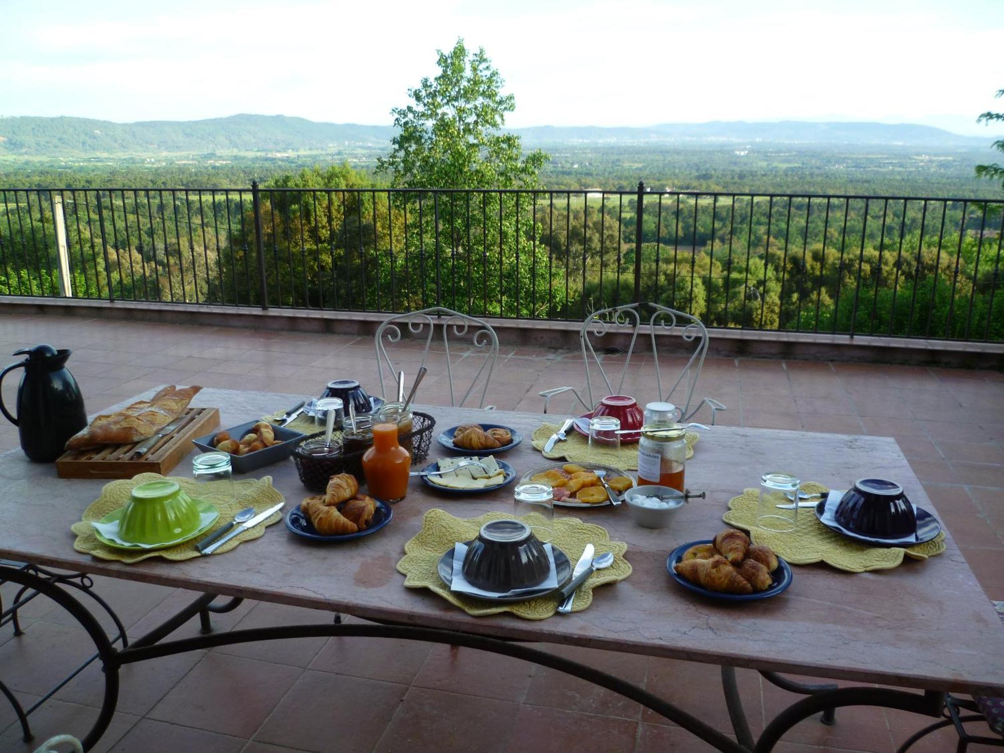 Bed And Breakfast La Maison De Nathalie Les Mayons Εξωτερικό φωτογραφία