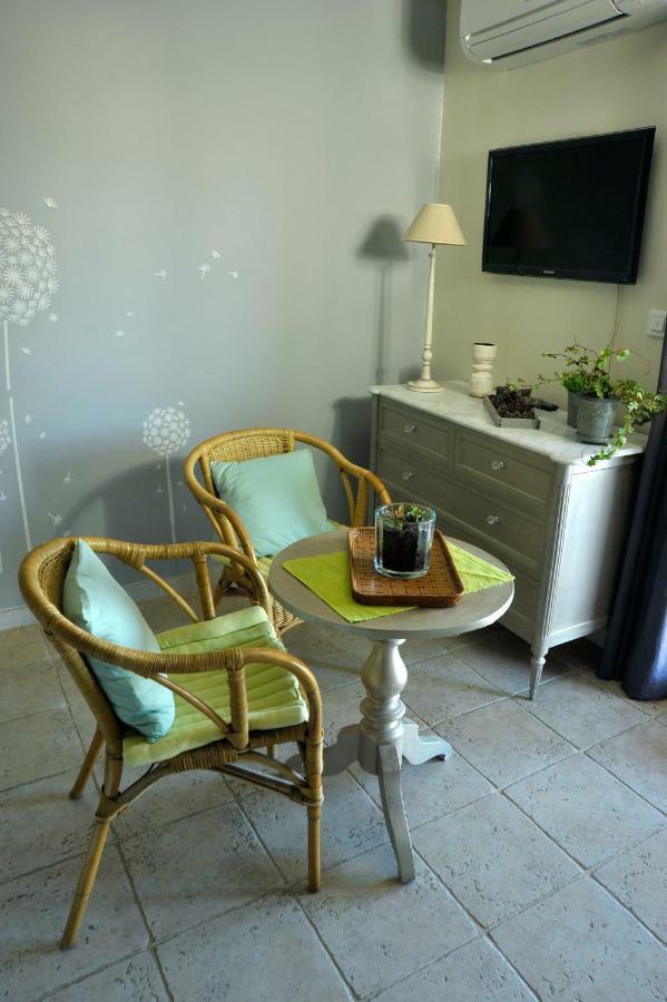 Bed And Breakfast La Maison De Nathalie Les Mayons Εξωτερικό φωτογραφία